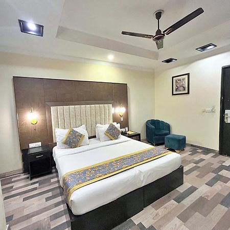 The Oakland Plaza By Orion Hotels New Delhi Exterior photo