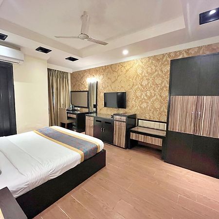 The Oakland Plaza By Orion Hotels New Delhi Exterior photo