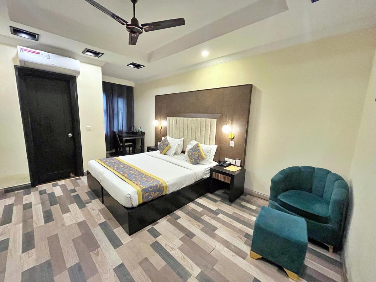 The Oakland Plaza By Orion Hotels New Delhi Exterior photo