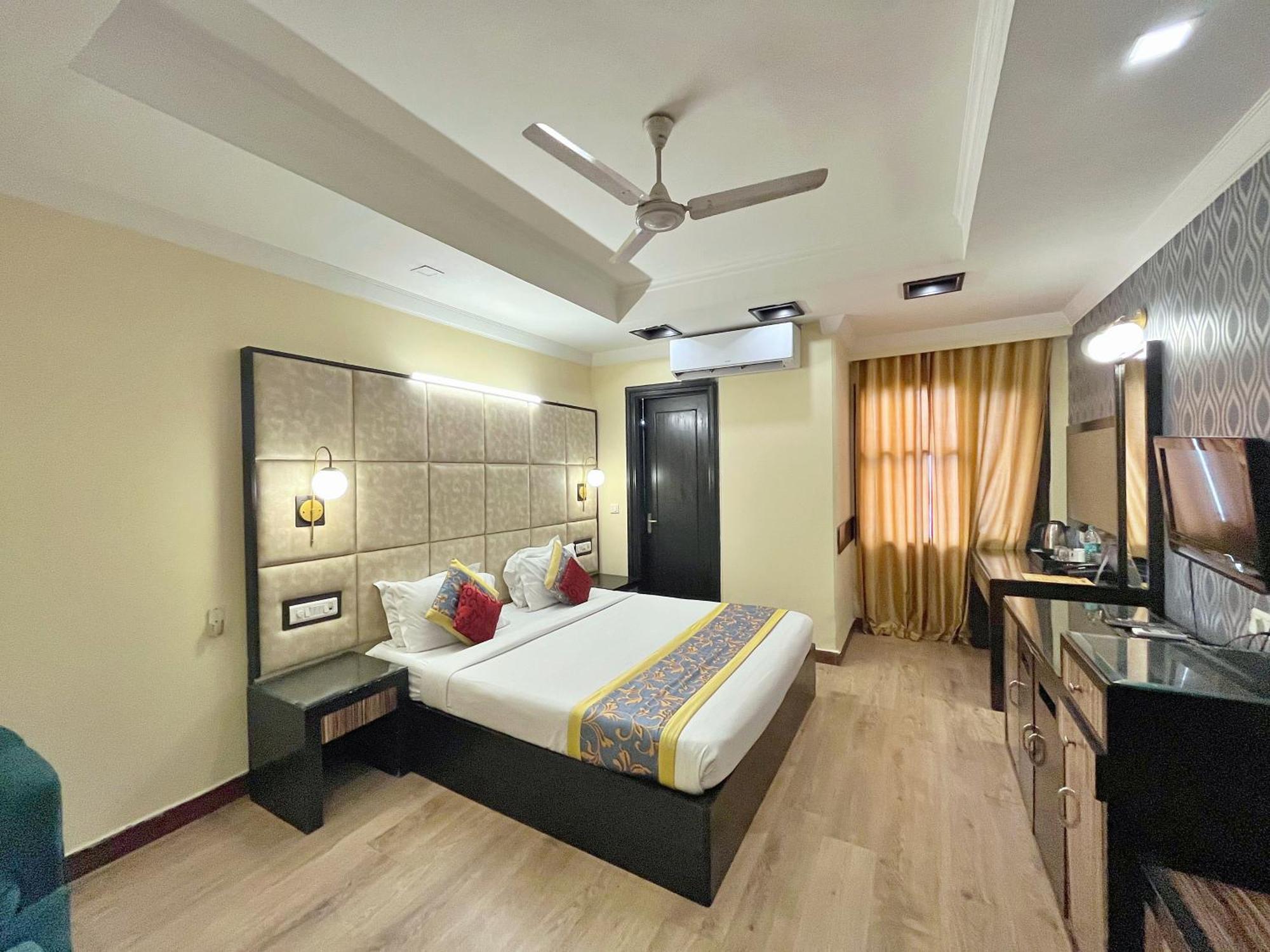 The Oakland Plaza By Orion Hotels New Delhi Exterior photo