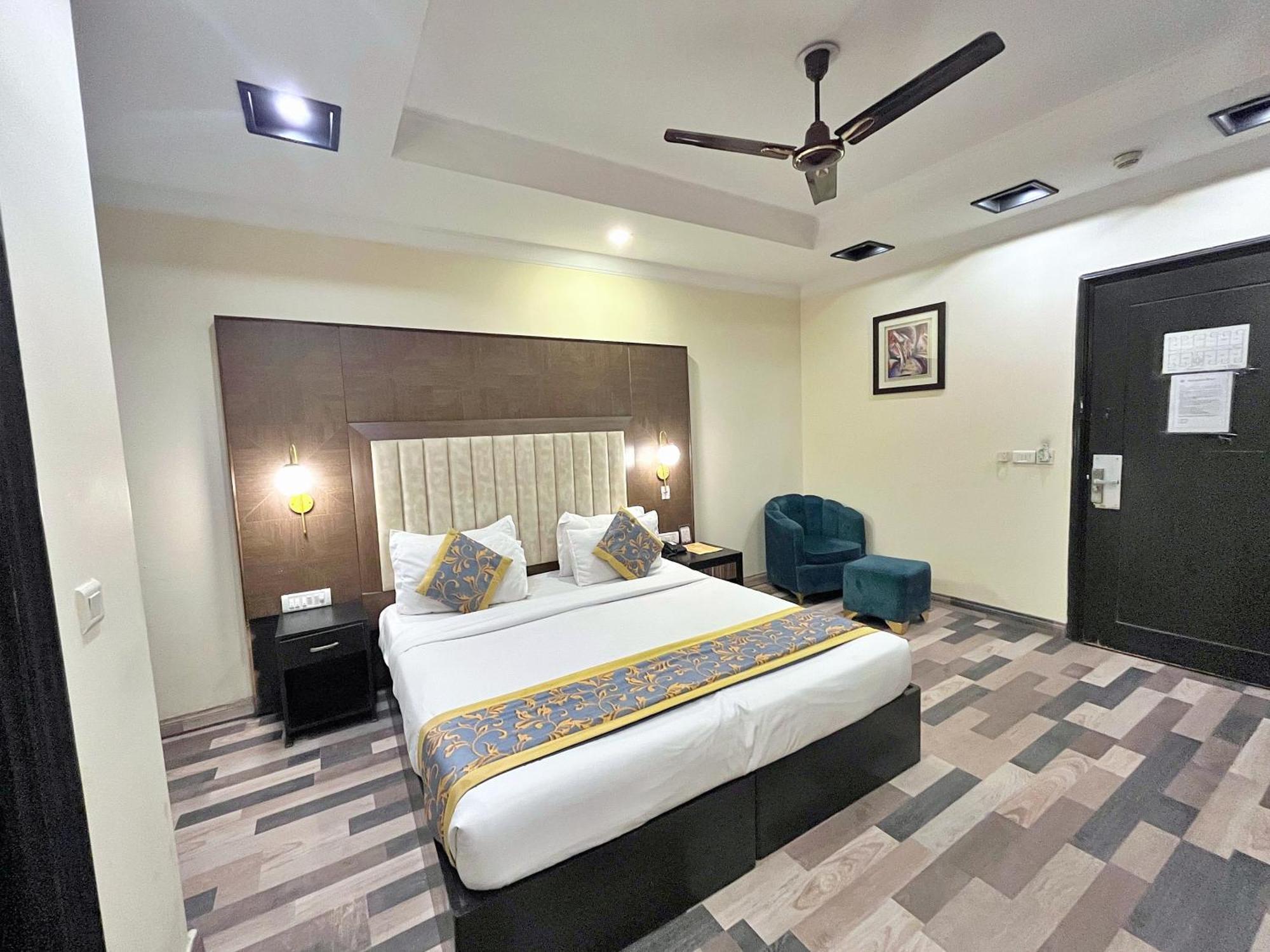 The Oakland Plaza By Orion Hotels New Delhi Exterior photo