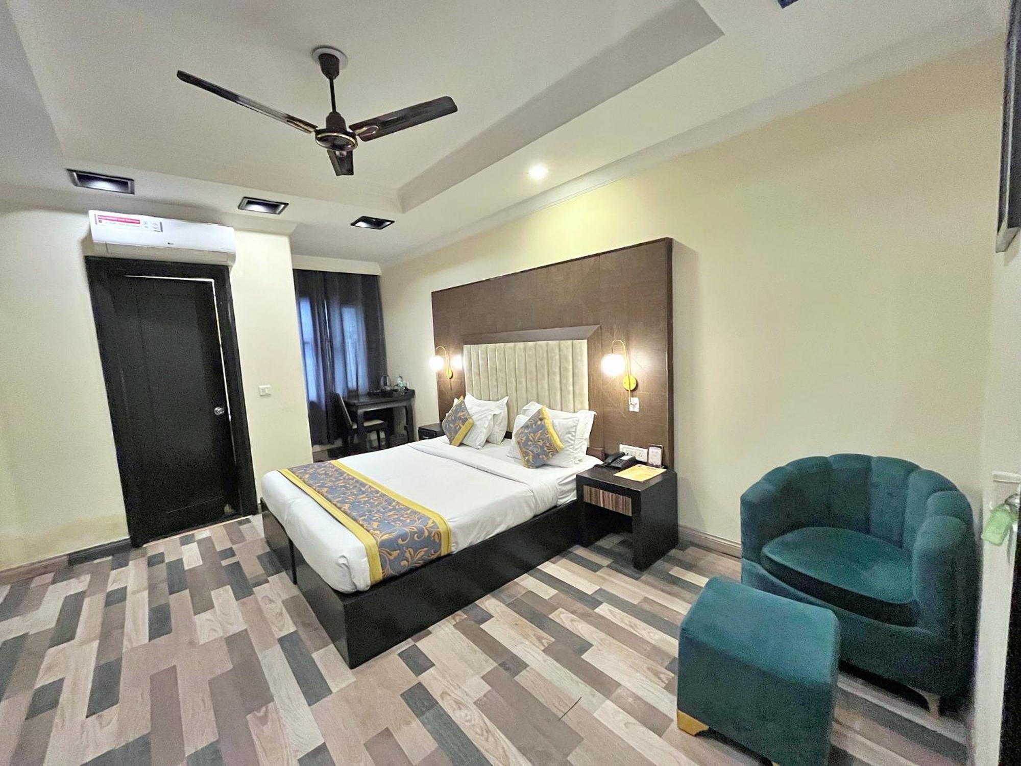 The Oakland Plaza By Orion Hotels New Delhi Exterior photo