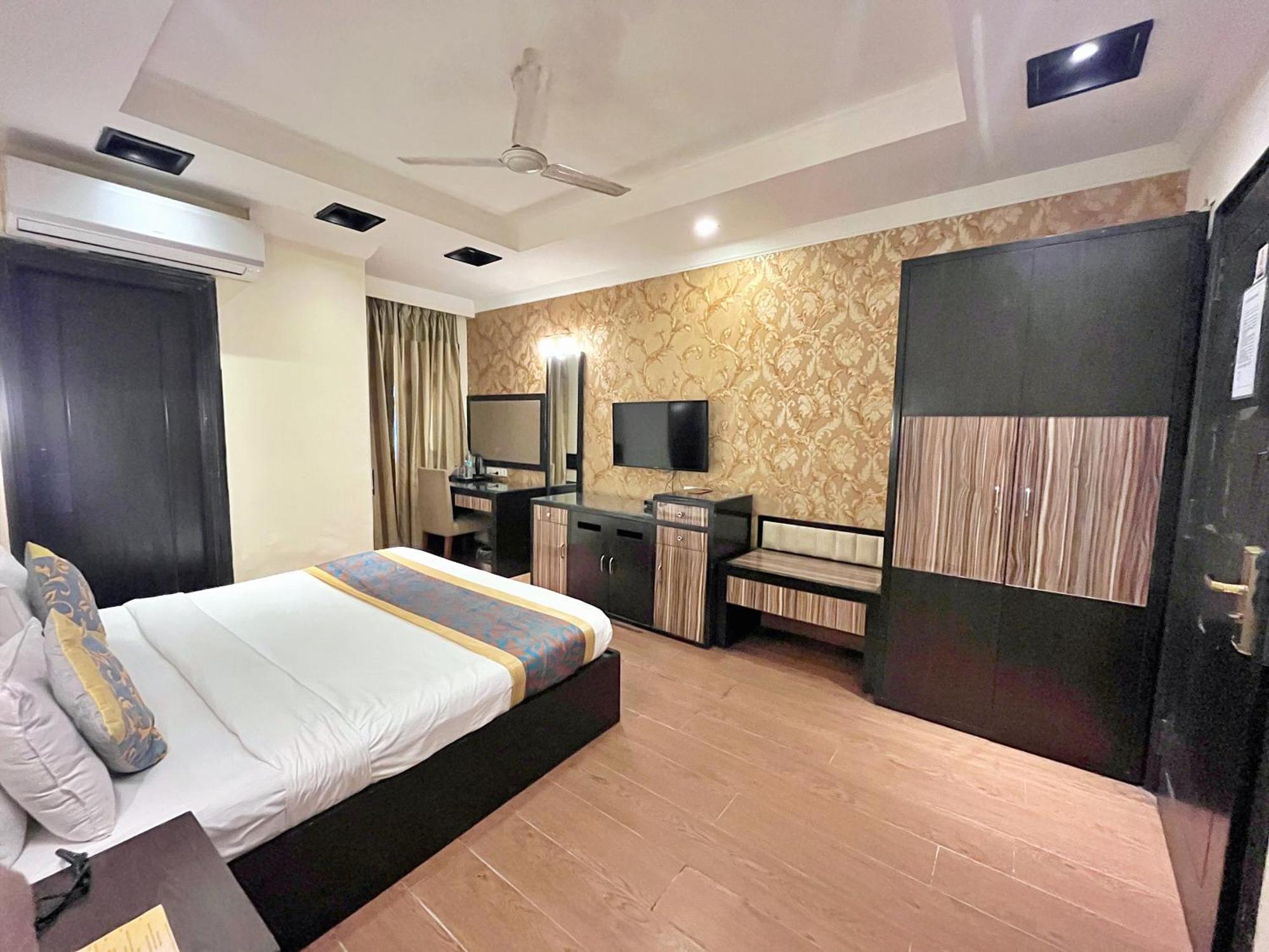 The Oakland Plaza By Orion Hotels New Delhi Exterior photo