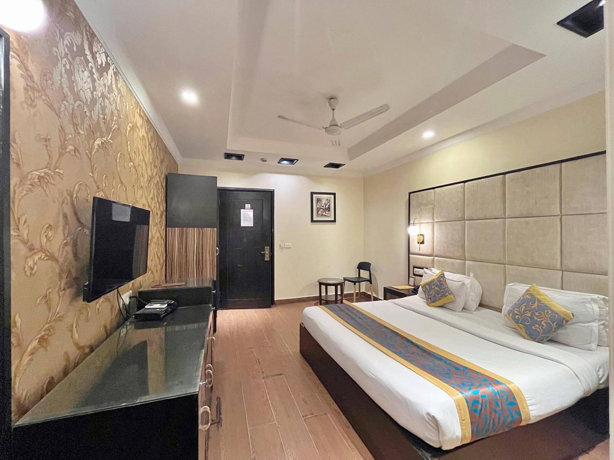 The Oakland Plaza By Orion Hotels New Delhi Exterior photo