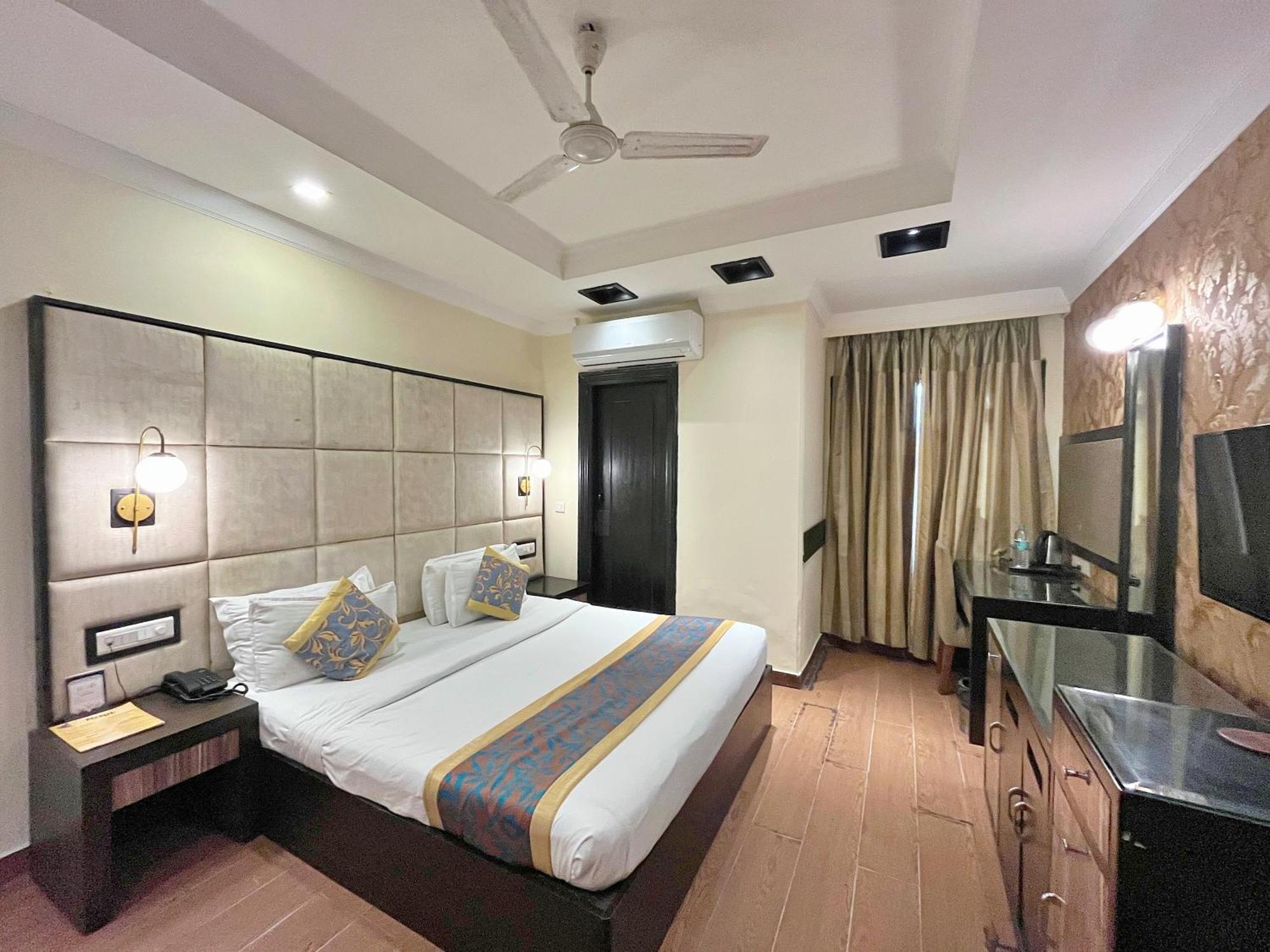 The Oakland Plaza By Orion Hotels New Delhi Exterior photo