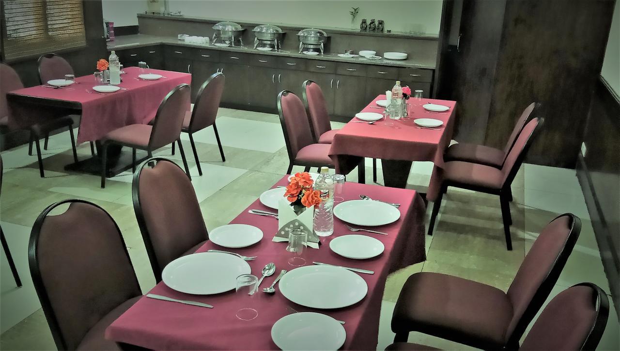 The Oakland Plaza By Orion Hotels New Delhi Exterior photo