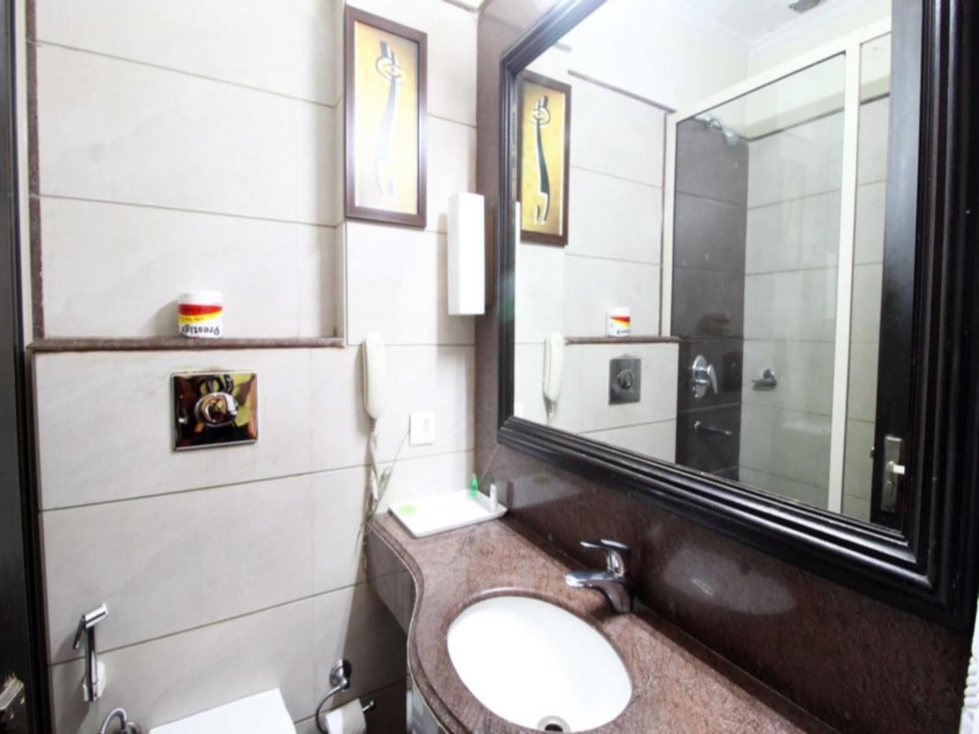 The Oakland Plaza By Orion Hotels New Delhi Exterior photo