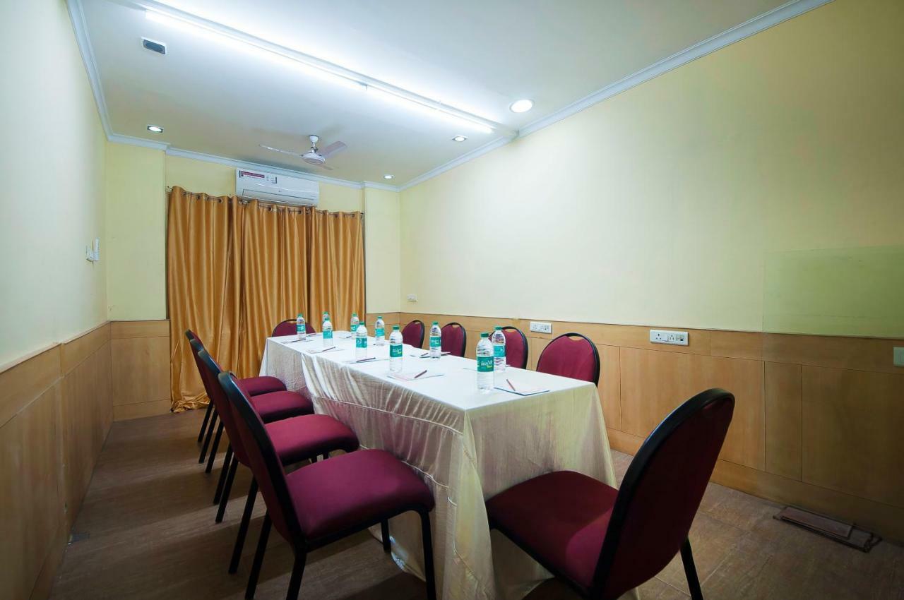 The Oakland Plaza By Orion Hotels New Delhi Exterior photo