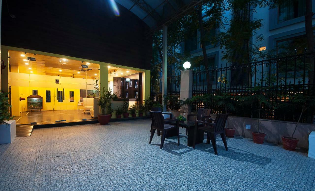 The Oakland Plaza By Orion Hotels New Delhi Exterior photo