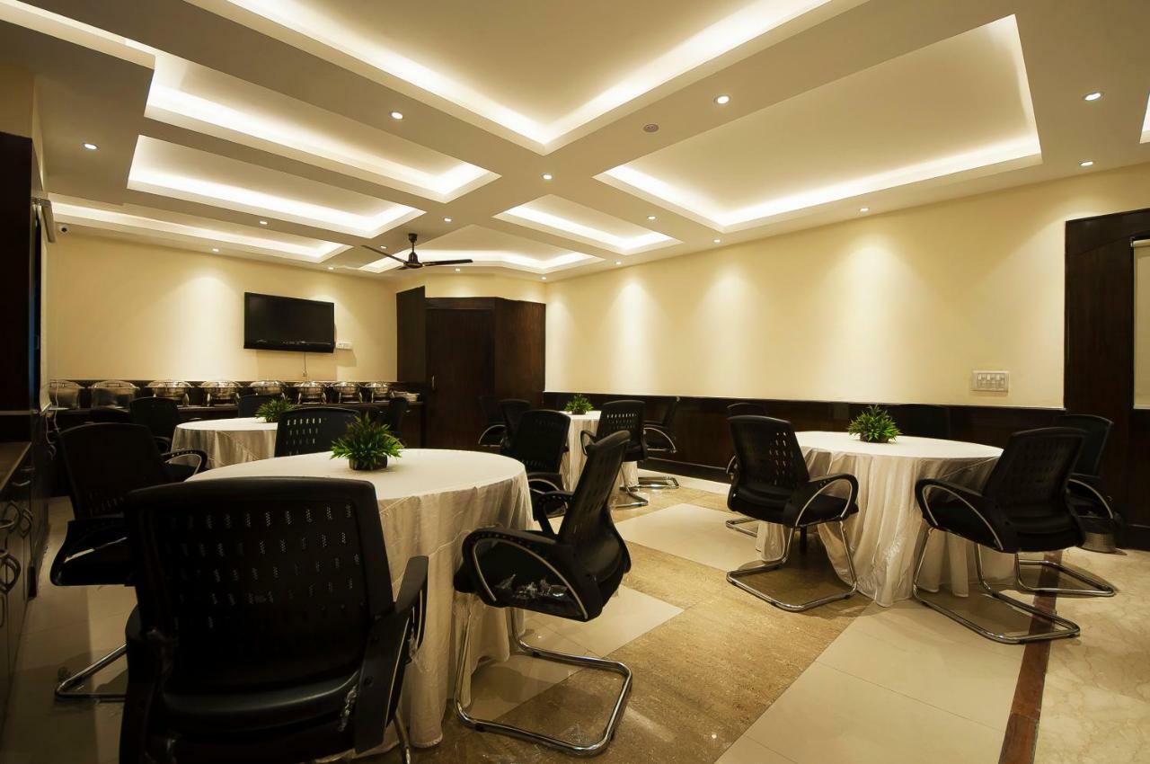 The Oakland Plaza By Orion Hotels New Delhi Exterior photo