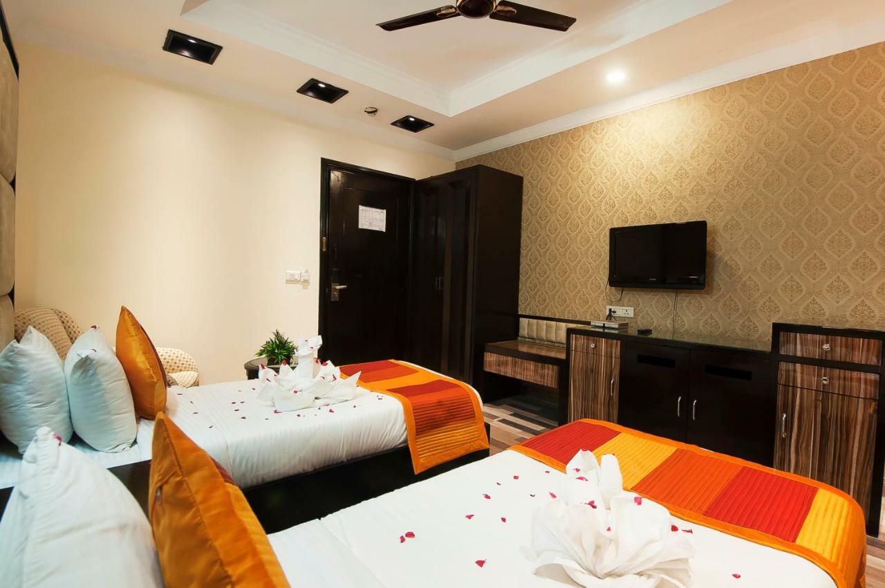 The Oakland Plaza By Orion Hotels New Delhi Exterior photo