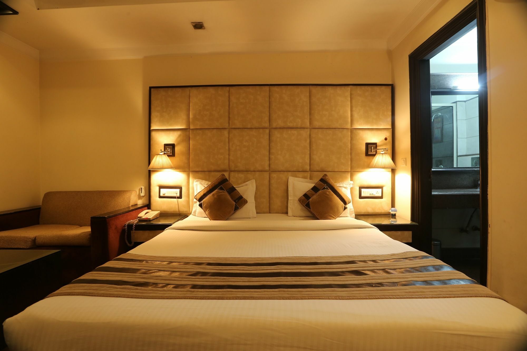 The Oakland Plaza By Orion Hotels New Delhi Exterior photo