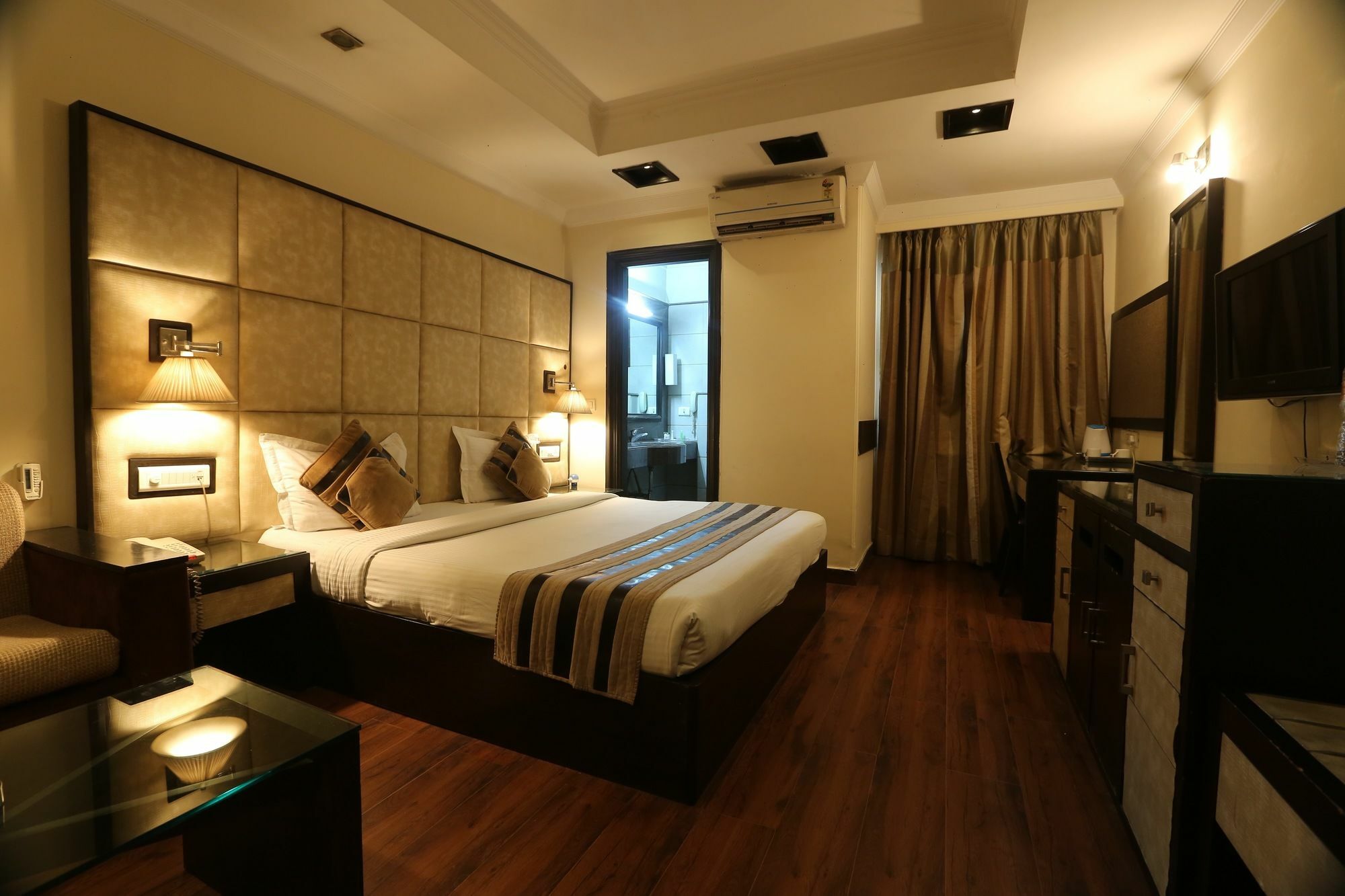 The Oakland Plaza By Orion Hotels New Delhi Exterior photo