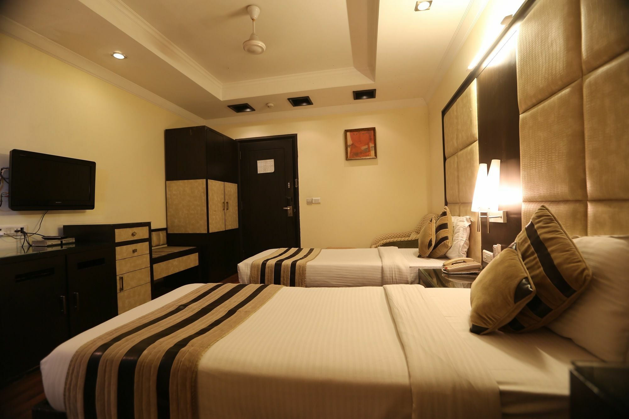 The Oakland Plaza By Orion Hotels New Delhi Exterior photo