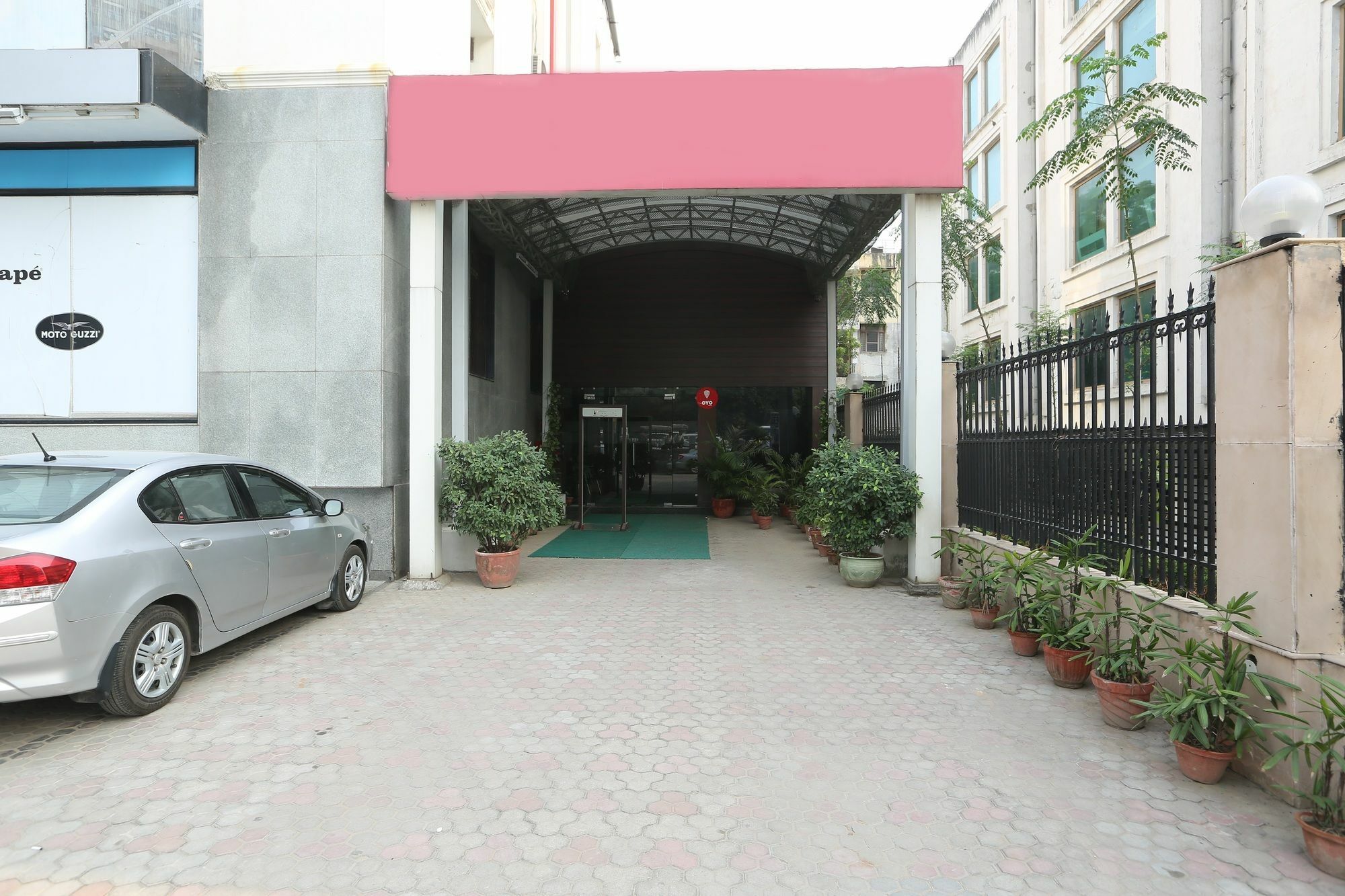 The Oakland Plaza By Orion Hotels New Delhi Exterior photo