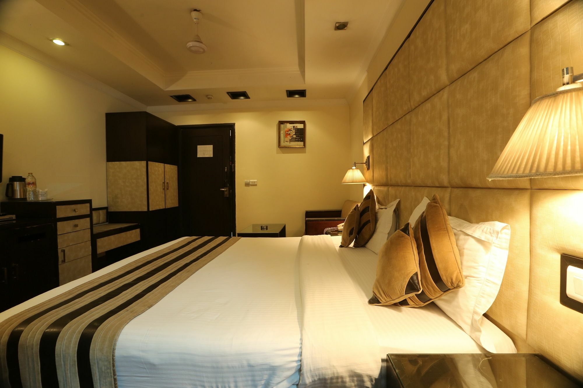 The Oakland Plaza By Orion Hotels New Delhi Exterior photo