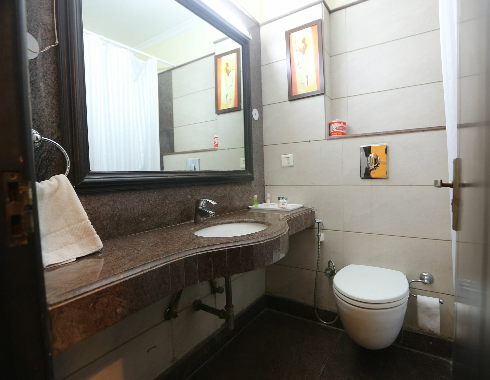 The Oakland Plaza By Orion Hotels New Delhi Exterior photo