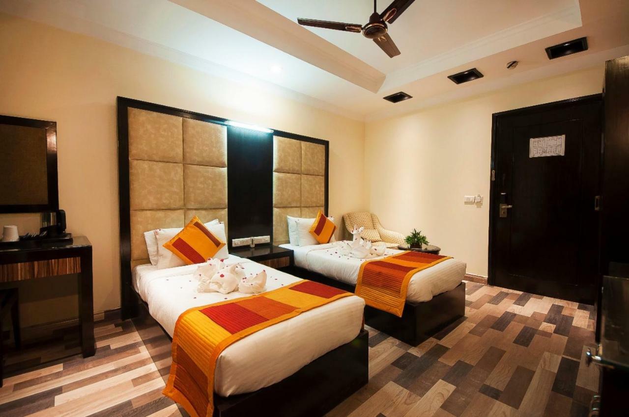 The Oakland Plaza By Orion Hotels New Delhi Exterior photo